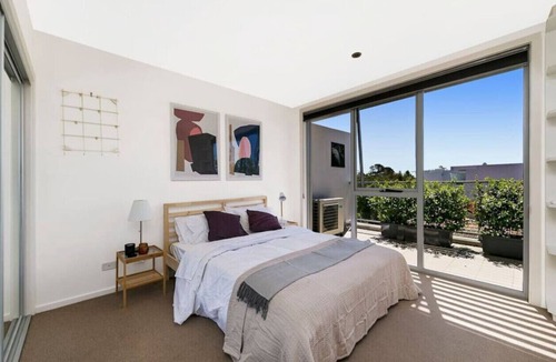 Braddon Apartment | 3BR Braddon Flat, 8 mins walk to CBD