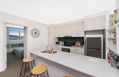 Braddon Apartment | 3BR Braddon Flat, 8 mins walk to CBD - Hosted by Canstay