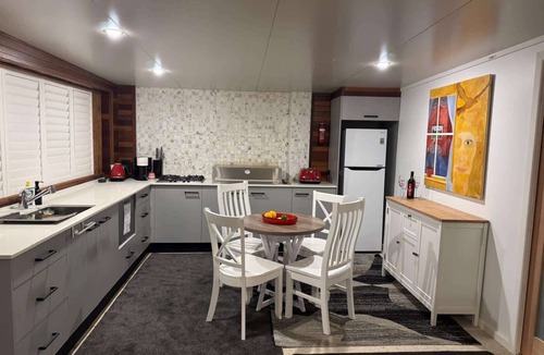 Alexandra Hills House | 3BR Nature Retreat | Firepit + Koala Reserve
