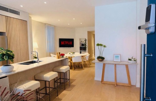 Newcastle West House | 3BR Newcastle Interchange Residence - CBD & Honeysuckle