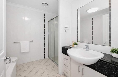 North Ward Apartment | 3BR Oceanfront Penthouse on The Strand, Townsville