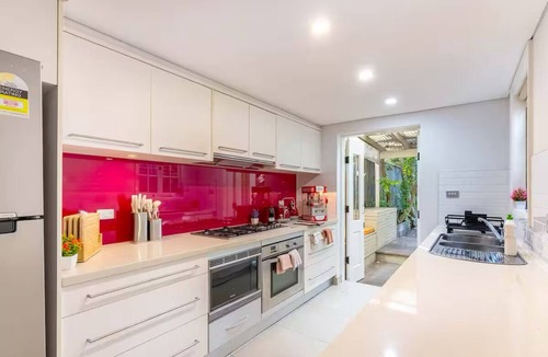 Glebe House | 3BR Retro Escape ICC & Darling Harbour