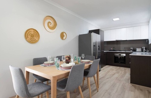 Attadale Apartment | 3BR Sanctuary: Riverside Escape Near Freo & Perth