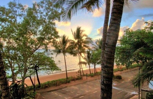 Trinity Beach Apartment | 3BR Waterfront "The Beach Shack" - WIFI