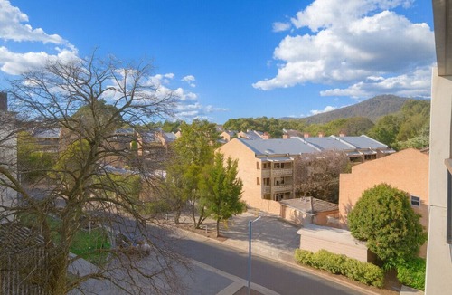 Reid Apartment | 3BRs Apt with Mountain Views | Heart of Canberra
