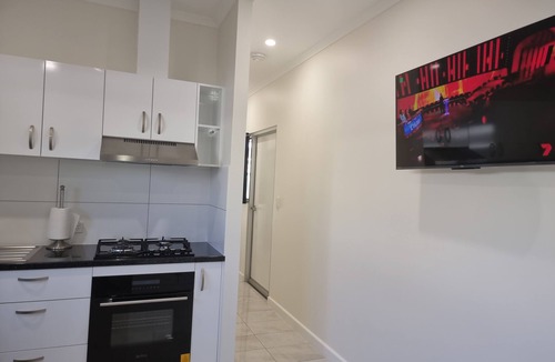 Braitling Apartment | 3km from CBD. 4-year-old, modern, self-contained unit with a homely touch.
