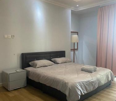 Kuching Apartment | 3R Balcony & WiFi Haven