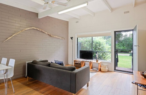 Silverleaves Apartment | 4/2 Honeysuckle Grove, Silverleaves - short stroll to cafe and beach
