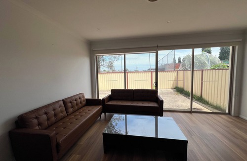 Thomastown House | 4 bedroom 2 bathroom 10min from Melbourne Airport & 20 min from CBD