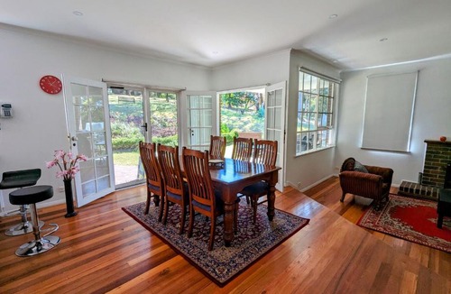 Lower Plenty Apartment | 4-bedroom Acre Retreat with Pool & Garden - Pets and Long Stays Welcome