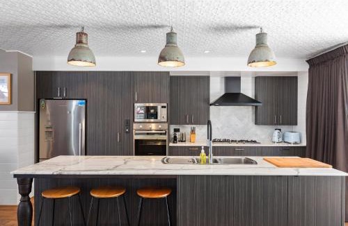 Mount Coolum House | 4 Boardrider Crescent