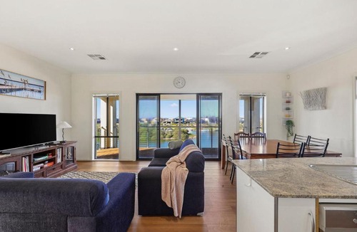 Nangkita House | 41 Blanche Pde, Hindmarsh Island
