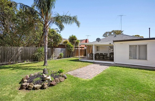 East Geelong House | 416 Coastline - Refurbished stay in East Geelong
