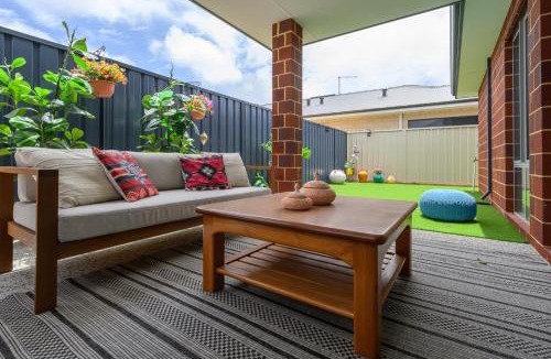 Coogee House | 42 Coogee Beach Marina 3BR Haven near Omeo Wreck