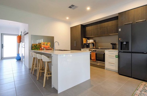 Coogee House | 42 Coogee Beach Marina 3BR Haven near Omeo Wreck