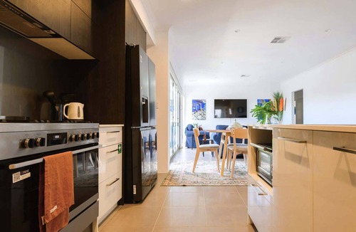 Coogee House | 42 Coogee Beach Marina 3BR Haven near Omeo Wreck