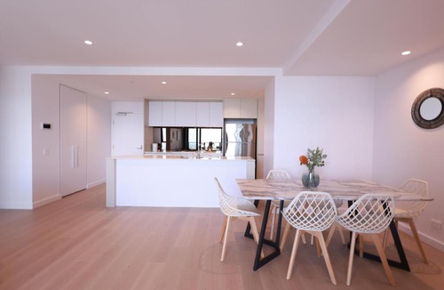 Docklands Apartment | 44D Stunning Ocean view 3Bedroom Abnb Apartment with Free parking