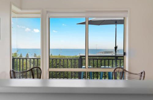 Encounter Bay House | 48 Rumbelow St - BYO Linen - Sea Views - Family Friendly