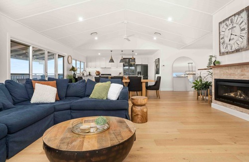 Milton House | 4BDR, Fireplace, Pool & Pet friendly