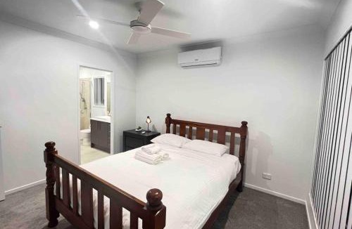 Collingwood Park House | 4Bed House master with ensuite and AC