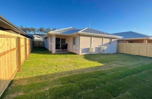 Collingwood Park House | 4Bed House master with ensuite and AC