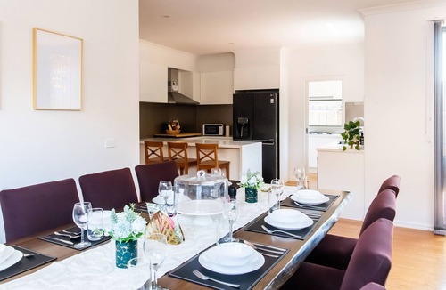 Forest Hill House | 4Bedrooms 3.5bath' with NETFLIX & NBN near Forest Hill Chase Shopping centre