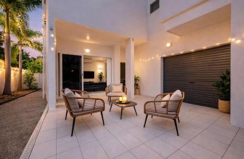 North Ward House | 4BR 2 half BA Stay Townsville, Walk to strand