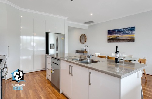Port Elliot House | 4BR Contemporary Coastal Home with Rural Outlook.