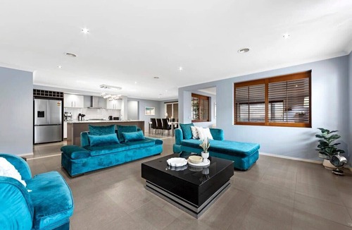 Tarneit House | 4BR designed house inTarneit
