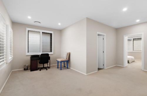 Doncaster House | 4BR Doncaster Home Dual Ensuites & Deck