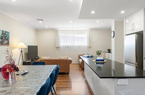 Kurralta Park House | 4BR Holiday Home - Kurralta Park btw City and Sea