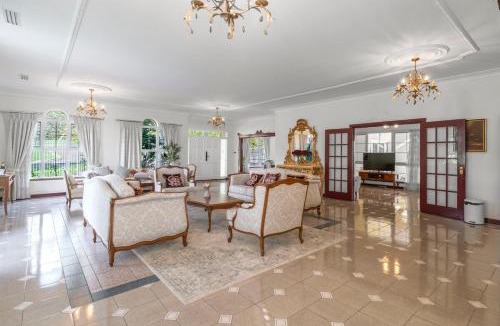 O'malley Villa | 4Br Mansion with Classic Charm in Embassy Precinct