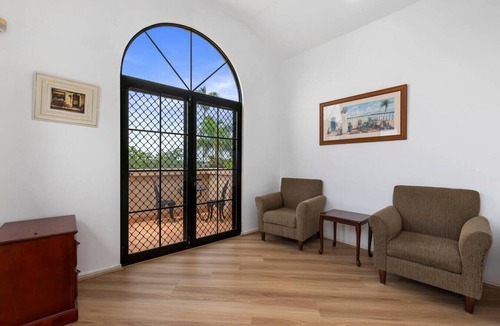 Daisy Hill Villa | 4BR Villa with Pool & Garden - Daisy Hill