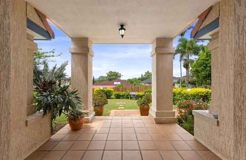 Daisy Hill Villa | 4BR Villa with Pool & Garden - Daisy Hill