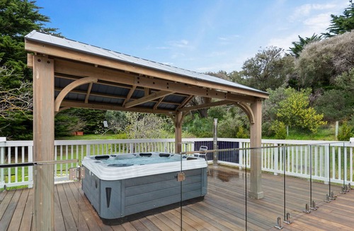 Fingal House | 5 Acre Home at St Andrews Beach with Spa