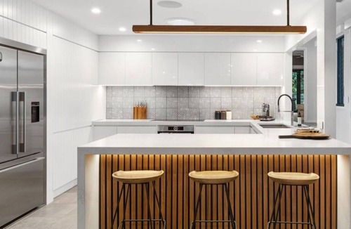 Hyams Beach House | 5 BDR - 250m to Beach - Outdoor Spa - 4PM Checkout