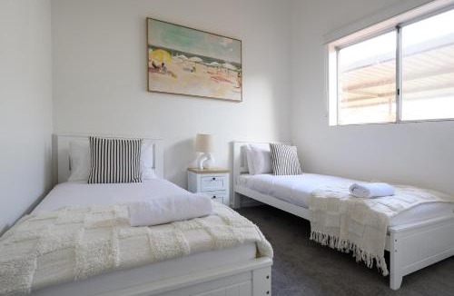Scarborough Villa | 5 Beach Baby Bungalow & Parking