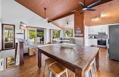Alexandra Headland House | 5 bedroom home close to beach, pool and pet friendly