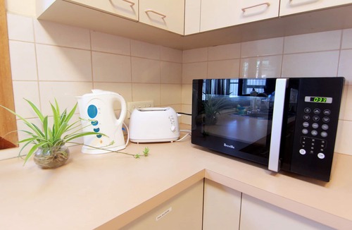 Melbourne House | 【5 BEDS】Walk to Train Station Melbourne CBD 14KM Airport 15mins