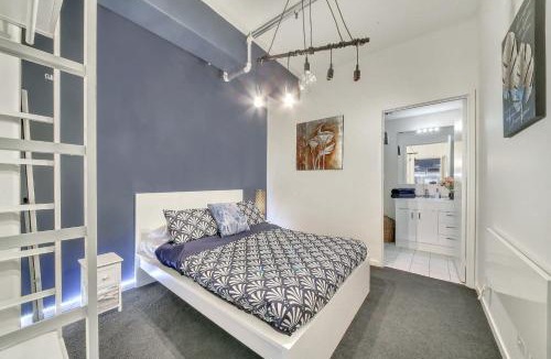 Chinatown Apartment | 5 Guests Charming 1-Bedroom City Apt - Perfect Location
