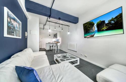 Chinatown Apartment | 5 Guests Charming 1-Bedroom City Apt - Perfect Location