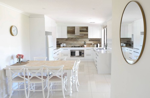 Seaford House | 5 min stroll to Moana beach- Private family coastal retreat.