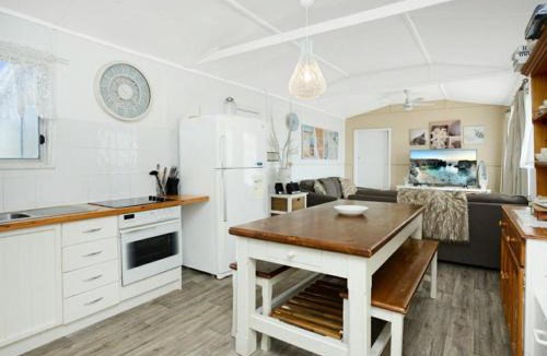 Hayborough House | 52 Albatross Ave Chiton - No Linen Included