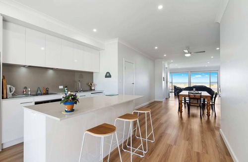 Victor Harbor House | 52 Esplanade - Seafront House in Central Location - *Ground Floor Only*
