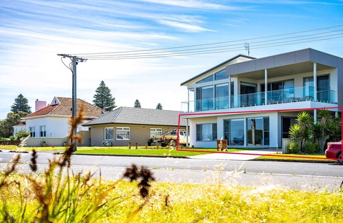 Victor Harbor House | 52 Esplanade - Seafront House in Central Location - *Ground Floor Only*