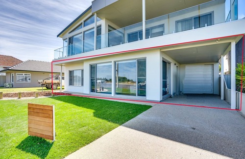 Victor Harbor House | 52 Esplanade - Seafront House in Central Location - *Ground Floor Only*