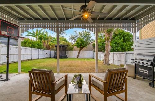 Woolloongabba House | 5BR Queenslander - walk to The Gabba - Sleeps 10