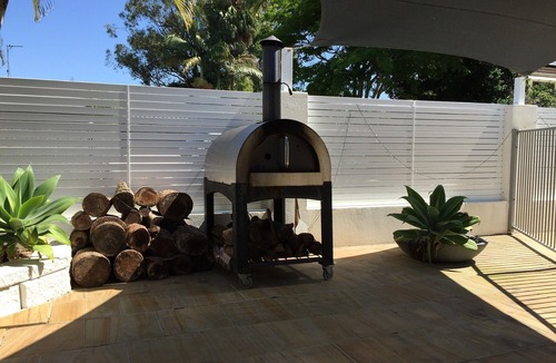 Maroochydore House | 600m walk to Beach, Family Entertainer, Aircon, Pool + Pizza oven