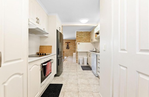 Dalmeny House | 7 - 9 Mort Ave Dalmeny