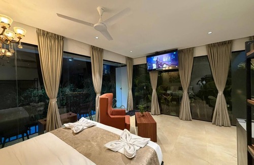 Paud Resort | 7 Tree Resort & Restaurant